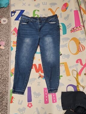 Women's Ankle-Length Stretch Jeans in Dark Blue